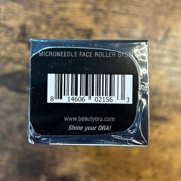 Beauty ORA | Deluxe Microneedle Dermal Roller System 0.25mm | Silver/Black - Picture 4 of 4